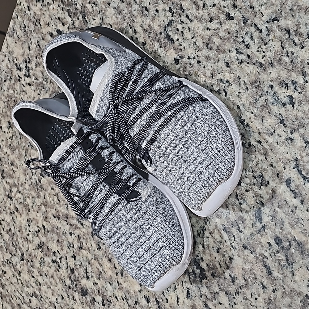 Under Armour SlingShot size 13